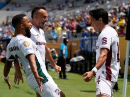 Fluminense celebrate