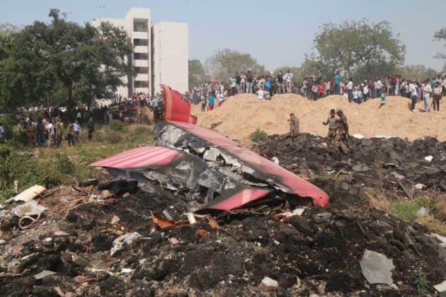 Aviation authority says Boeing fuel switches are safe during crash probe