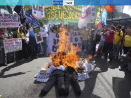 Brazilians torch Trump effigies in protest of tariffs